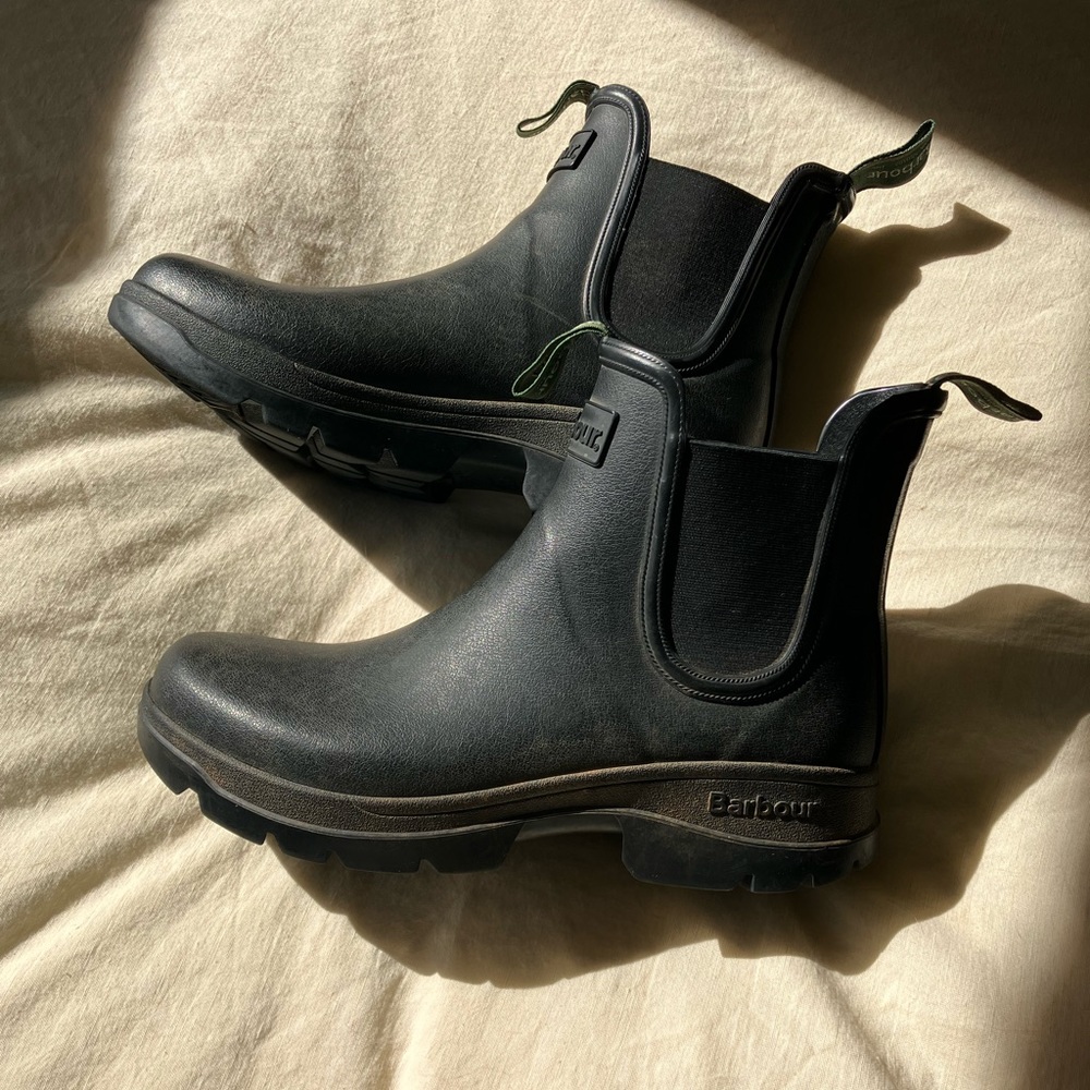 BARBOUR rubber black fury chelsea boot - mens 6 womens 9 blundstone style